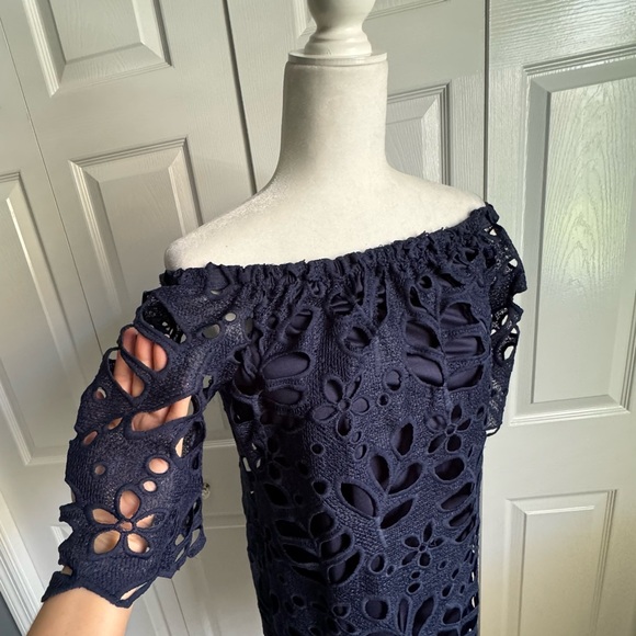 Lace overlay women’s navy blue dress Size large - Picture 2 of 7